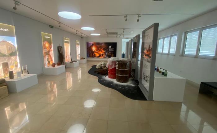 Exposição “A Cal no Universo de Carlos de Oliveira” patente Museu da Pedra